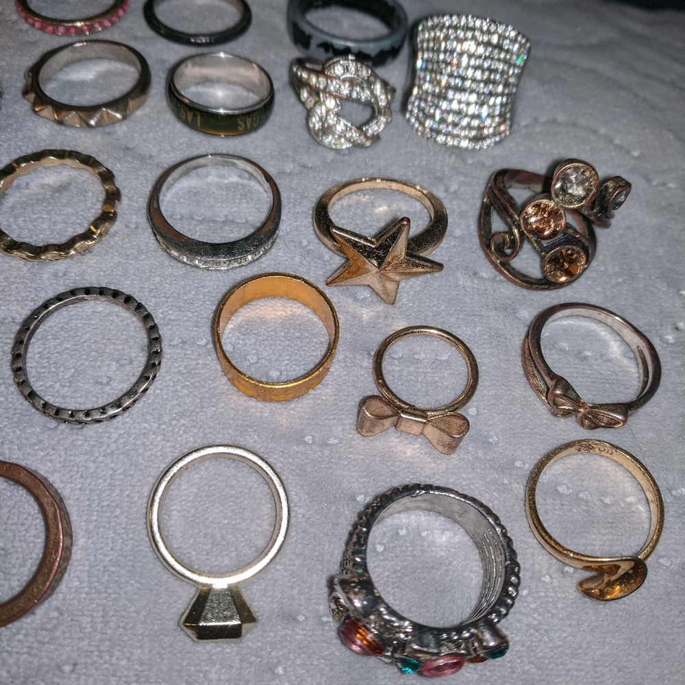 HUGE Bundle Of Rings (30+) - Picture 4 of 12